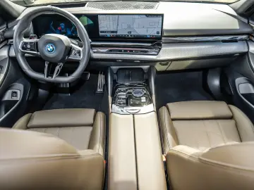 BMW 550e xDrive Touring M Sport HuD Pano AHK Bowers&
