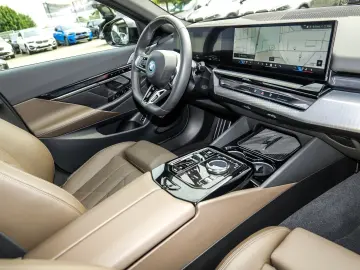 BMW 550e xDrive Touring M Sport HuD Pano AHK Bowers&