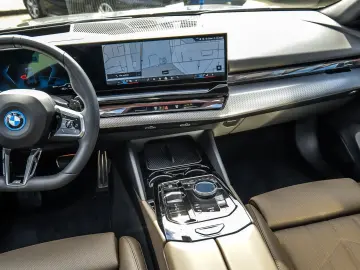 BMW 550e xDrive Touring M Sport HuD Pano AHK Bowers&