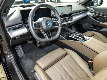 BMW 550e xDrive Touring M Sport HuD Pano AHK Bowers&