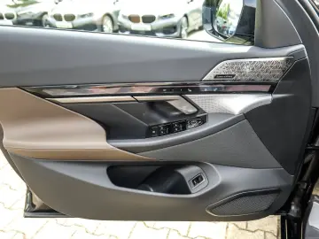 BMW 550e xDrive Touring M Sport HuD Pano AHK Bowers&