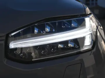 VOLVO XC90 T8 AWD Ultra Dark 360  B&W LUFT HUD ACC