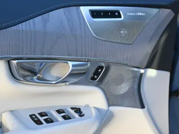 VOLVO XC90 T8 AWD Ultra Dark 360  B&W LUFT HUD ACC