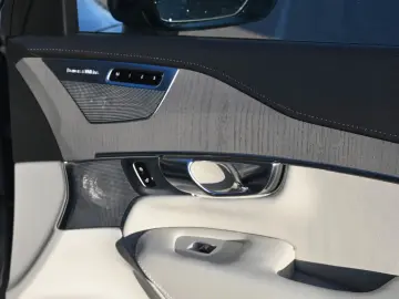 VOLVO XC90 T8 AWD Ultra Dark 360  B&W LUFT HUD ACC