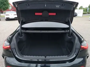 BMW M440i xDrive LASER KLIMAAUTO NAVI SHZ LHZ PDC