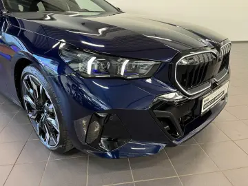 BMW 550e xDrive Touring M Sport Pro HUD PANO ACC AHK