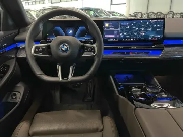 BMW 550e xDrive Touring M Sport Pro HUD PANO ACC AHK