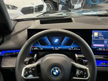 BMW 550e xDrive Touring M Sport Pro HUD PANO ACC AHK
