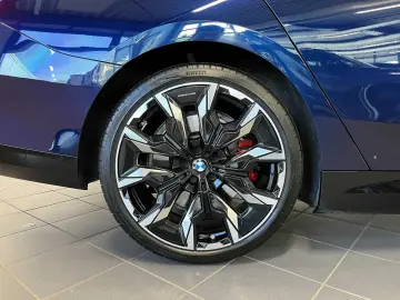 BMW 550e xDrive Touring M Sport Pro HUD PANO ACC AHK