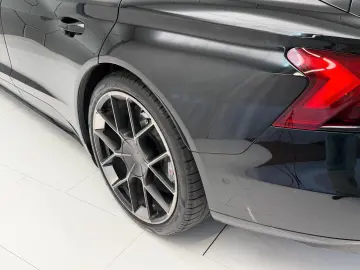 AUDI RS e-tron GT performance Carbon Massage Keramik