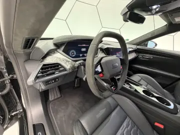 AUDI RS e-tron GT performance Carbon Massage Keramik