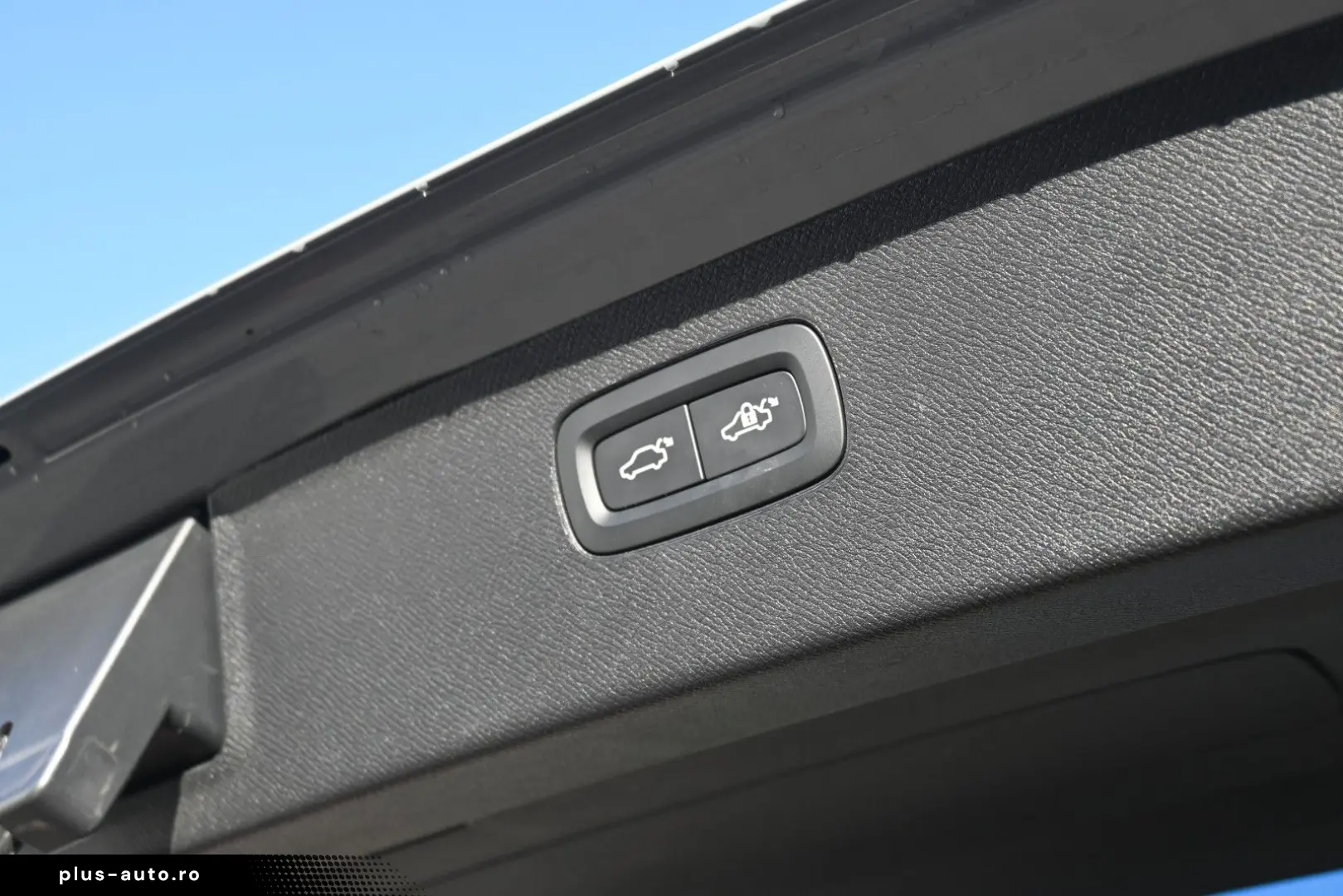 VOLVO XC90 2024 — imagine 14