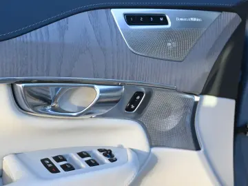 VOLVO XC90 T8 AWD Ultra Dark 360  B&W LUFT HUD ACC