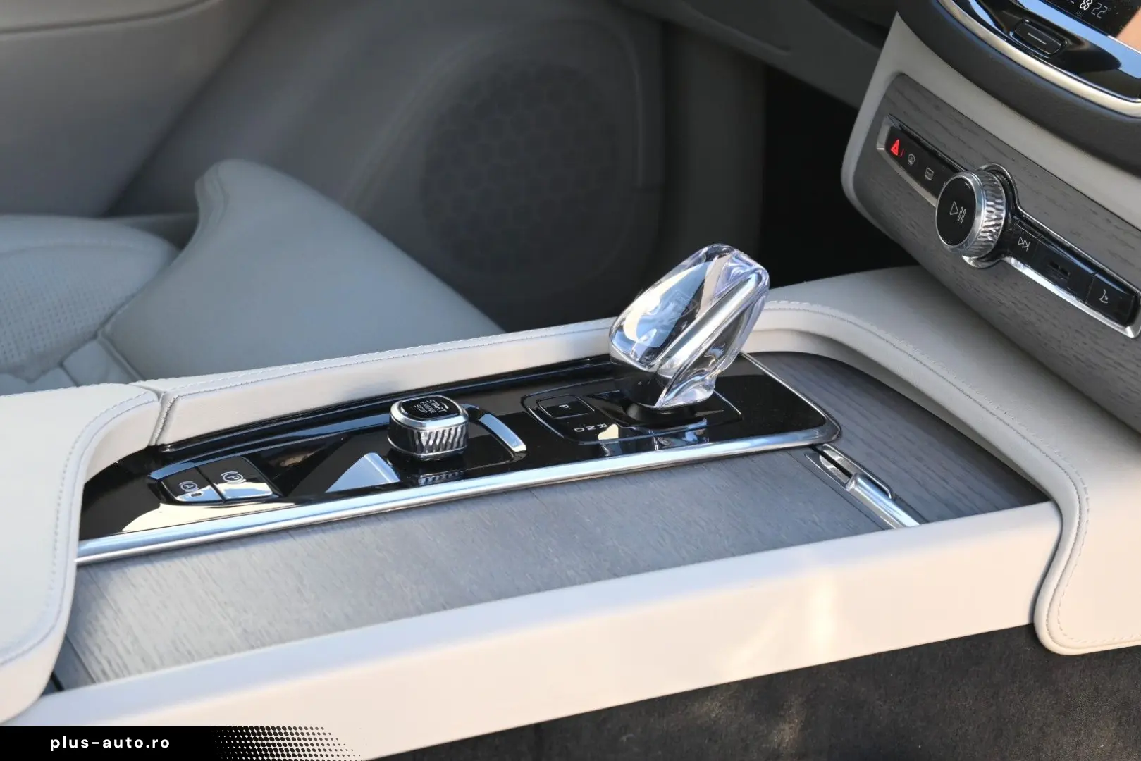 VOLVO XC90 2024 — imagine 27