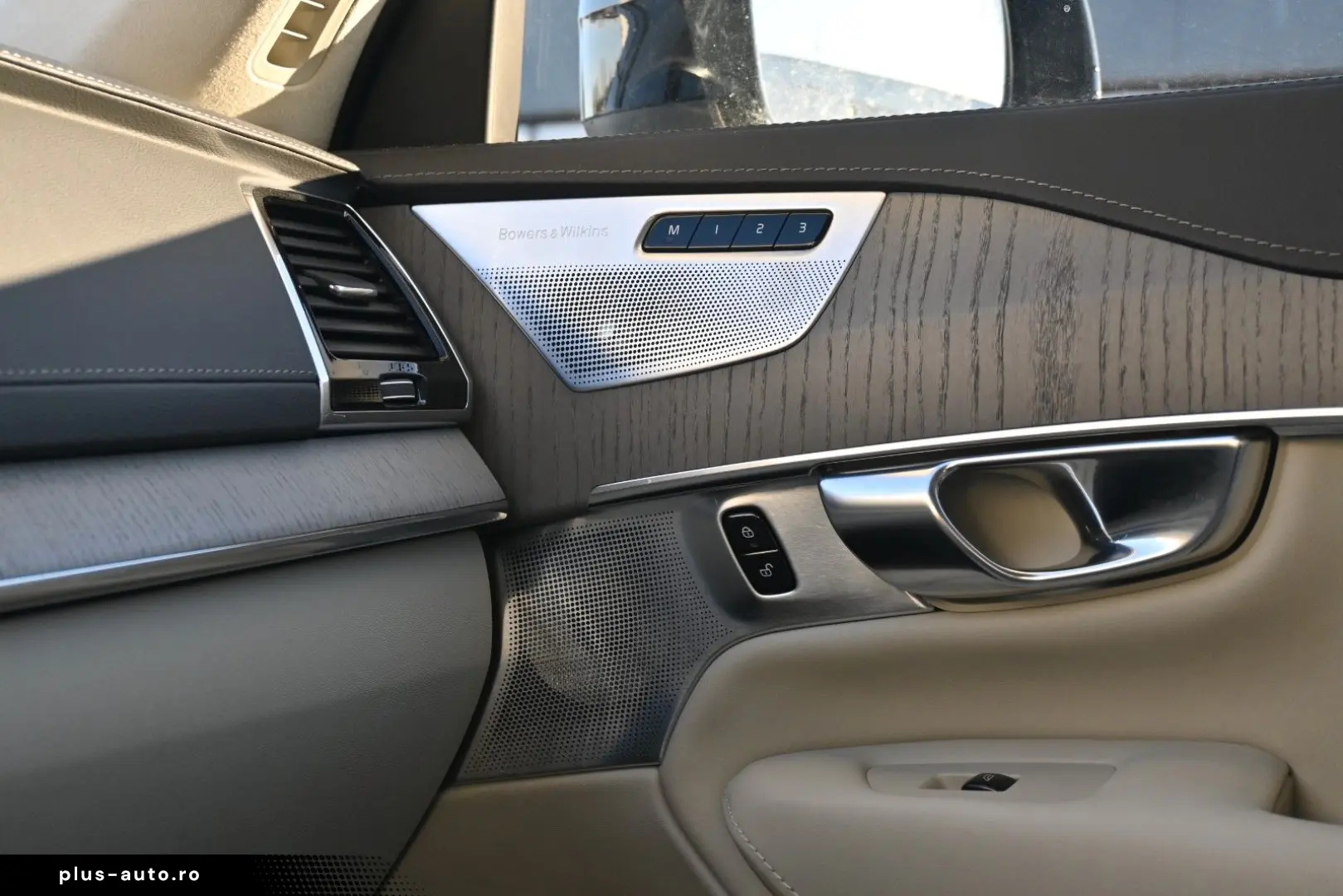 VOLVO XC90 2024 — imagine 32