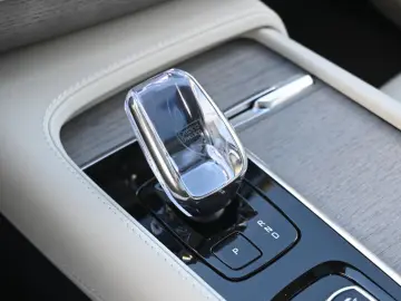 VOLVO XC90 T8 AWD Ultra Dark 360  B&W LUFT HUD ACC