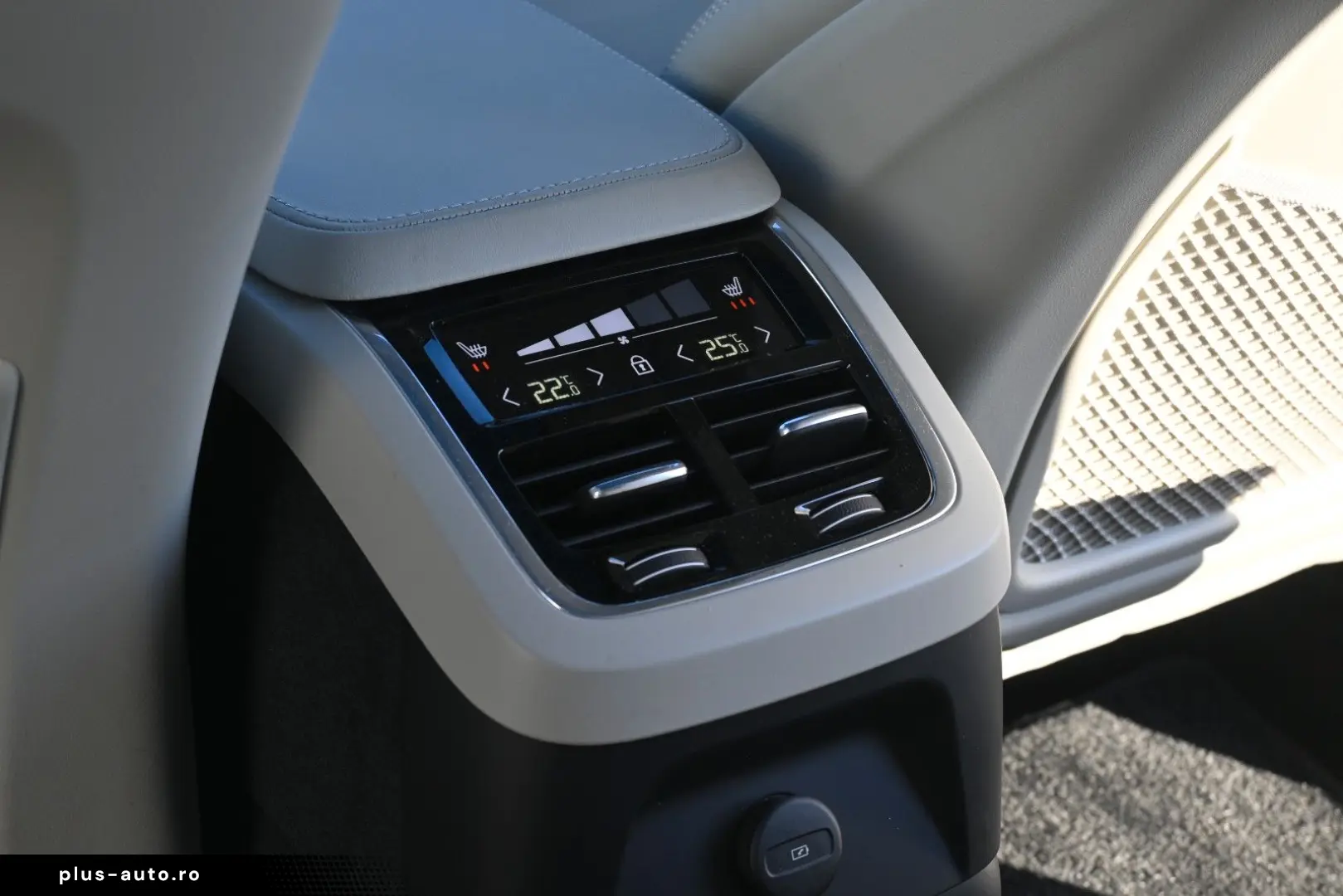 VOLVO XC90 2024 — imagine 40