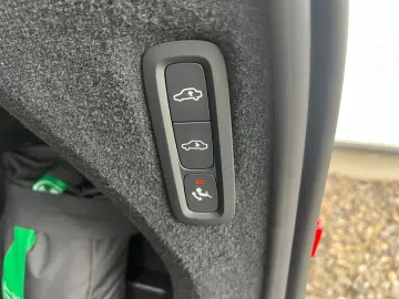 VOLVO XC90 T8 AWD Ultra Dark Autom. NAVI