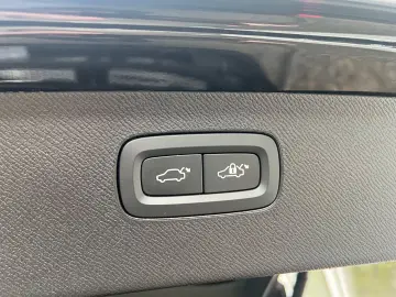 VOLVO XC90 T8 AWD Ultra Dark Autom. NAVI