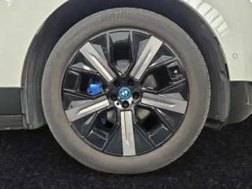BMW iX xDrive40 Sportpaket AHK Harman Kardon DAProf.