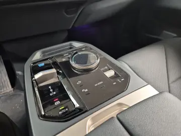 BMW iX xDrive40 Sportpaket AHK Harman Kardon DAProf.