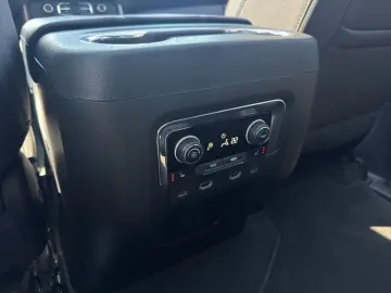 CHEVROLET Tahoe High Country 6.2 Liter V8 PANO FOND-ENT 7S