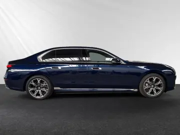 BMW 750e xDrive Inkl. € 1.190 Zubehörbonus Autobahna