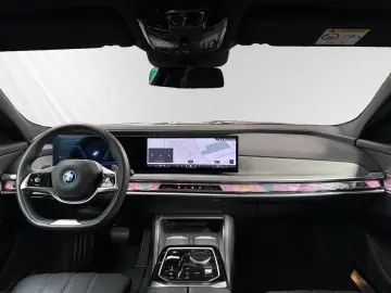 BMW 750e xDrive Inkl. € 1.190 Zubehörbonus Autobahna
