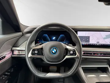 BMW 750e xDrive Inkl. € 1.190 Zubehörbonus Autobahna