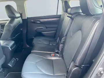 TOYOTA Highlander 2.5 Hybr Executive  7-Si Leder CAM AH