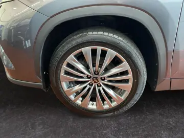 TOYOTA Highlander 2.5 Hybr Executive  7-Si Leder CAM AH
