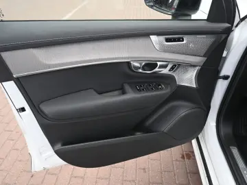 VOLVO XC90 T8 Ultra Dark  AWD LUFT 360  B&W HUD