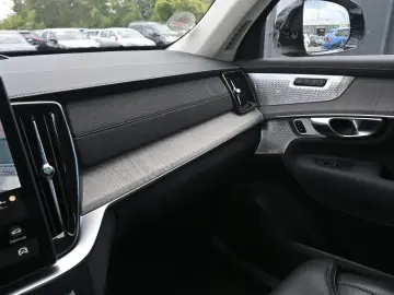 VOLVO XC90 T8 Ultra Dark  AWD LUFT 360  B&W HUD