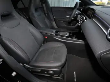 MERCEDES-BENZ CLA 200 Coupé AMG 360