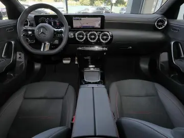 MERCEDES-BENZ CLA 200 Coupé AMG 360