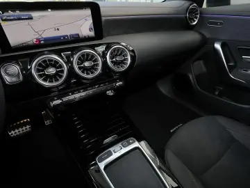 MERCEDES-BENZ CLA 200 Coupé AMG 360
