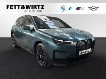 BMW iX xDrive40 Inkl. € 1.190 Zubehörbonus SkyLounge