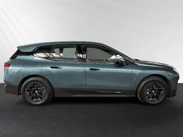 BMW iX xDrive40 Inkl. € 1.190 Zubehörbonus SkyLounge