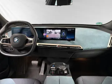 BMW iX xDrive40 Inkl. € 1.190 Zubehörbonus SkyLounge