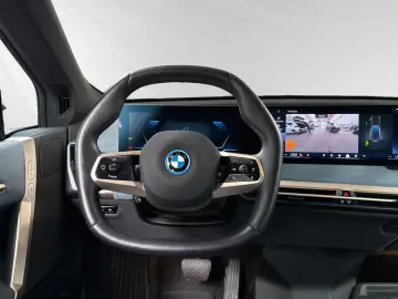 BMW iX xDrive40 Inkl. € 1.190 Zubehörbonus SkyLounge