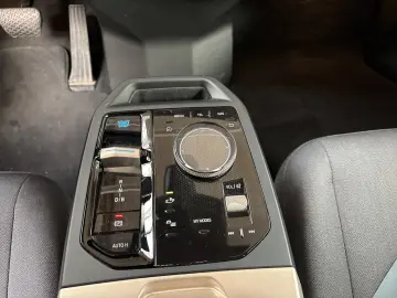 BMW iX xDrive40 Inkl. € 1.190 Zubehörbonus SkyLounge