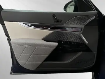 BMW i7 M70 xDrive  Indiv. Sepia  UPE €228.619 - B&W