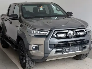 TOYOTA Hilux 2.8 D-4D Invincible ACC Navi Rollo AHK