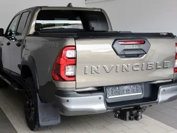 TOYOTA Hilux 2.8 D-4D Invincible ACC Navi Rollo AHK
