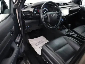 TOYOTA Hilux 2.8 D-4D Invincible ACC Navi Rollo AHK