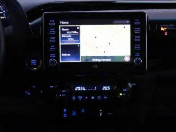 TOYOTA Hilux 2.8 D-4D Invincible ACC Navi Rollo AHK