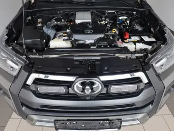TOYOTA Hilux 2.8 D-4D Invincible ACC Navi Rollo AHK