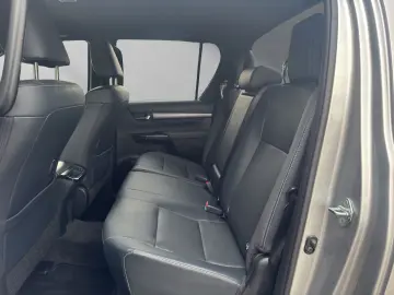 TOYOTA Hilux 2.8 D-4D Double Cab Invincible 4x4