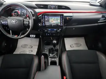 TOYOTA Hilux 2.8 D-4D GR Sport Alcantara ACC Rollo  AHK