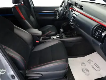 TOYOTA Hilux 2.8 D-4D GR Sport Alcantara ACC Rollo  AHK